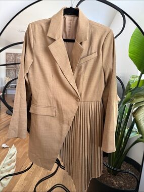 SHEIN Beige Single-Button Pleated Hem Blazer